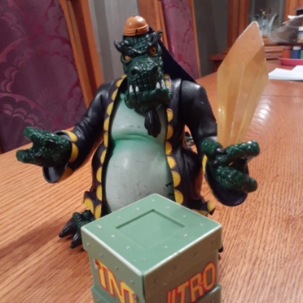 1998 rare Crash Bandicoot character "Kimodo Moe" figure